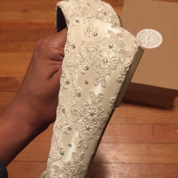 Ivory Lace Flat Custom-Made Bride Shoe - Picture 4 of 5